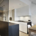 Revestimiento-ESTATUARIO-Classtone_Encimera-e-Isla BASALT BLACK Fusion Salpicadero ARCTIC WHITE Colorfeel