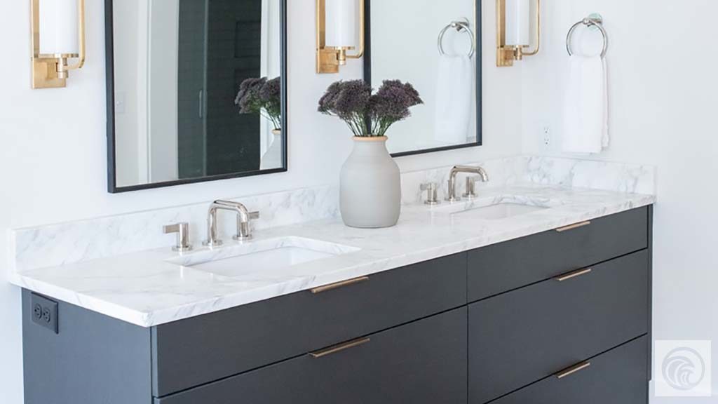 Calacatta Belgia Honed Marble Predominantly white marble with subtle gold veining to add depth and movement.