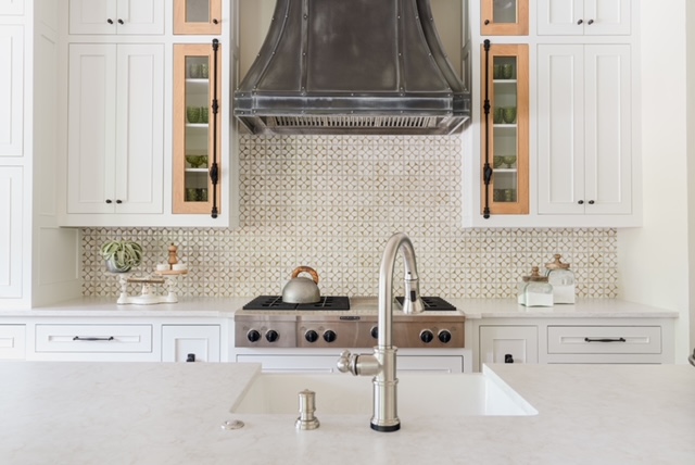 LG Viatera Brushed Clarino Quartz A soft textured warm white background with elegant gold veins