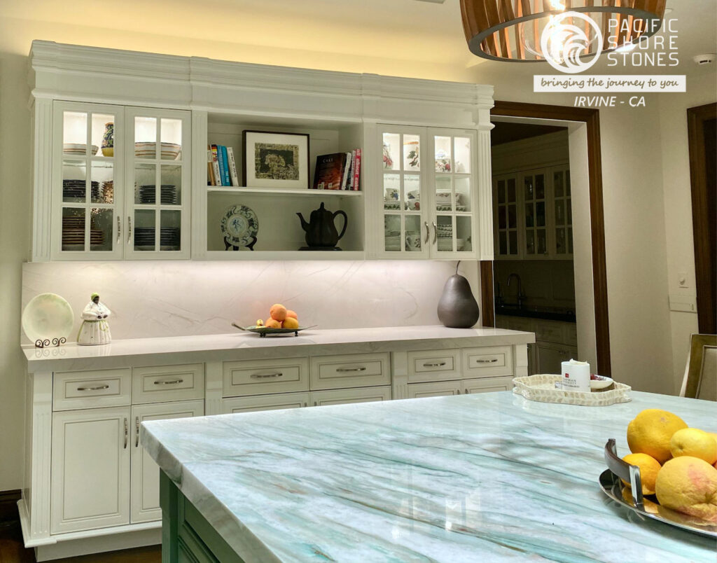 Alexandrita Quartzite island & Bianco Superiore Quartzite countertop & backsplash Alexandrita Quartzite is a stunning light green and ivory stone with subtle tones of darker green and peach exotic quartzite quarried in Brazil. Bianco Superiore is a mix of white and light gray, with blue and black veins and small white accents.