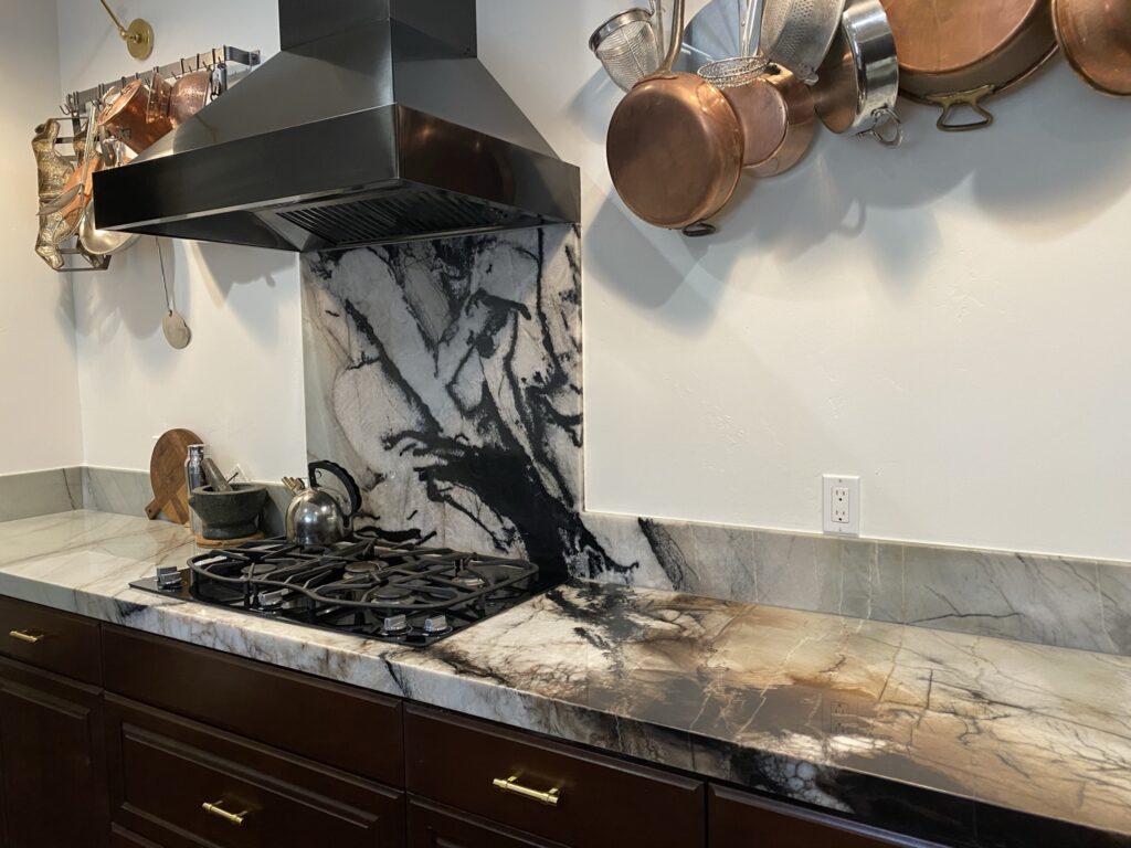 Cristallo Tiffany Quartzite Cristallo Tiffany is a Brazilian quartzite showcasing a light green background, crossed by white, black and taupe veinings.