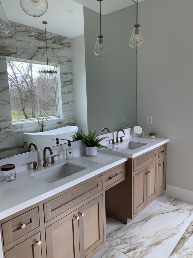 Silestone Iconic White Quartz Luminous & bright white quartz surface.